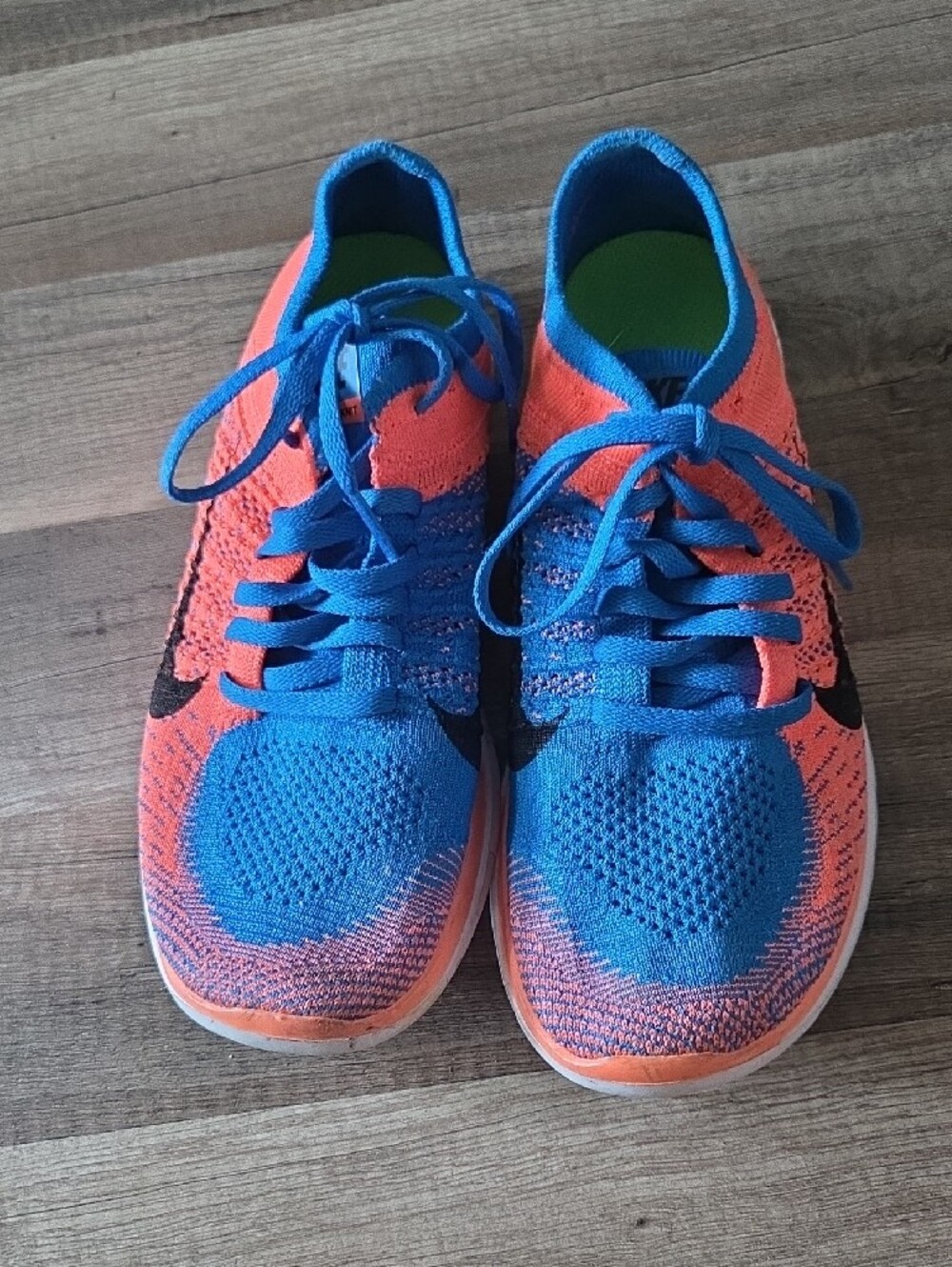 Nike Free 4.0 Flyknit Sneakers in Bright Blue & Coral - Picture 2 of 9